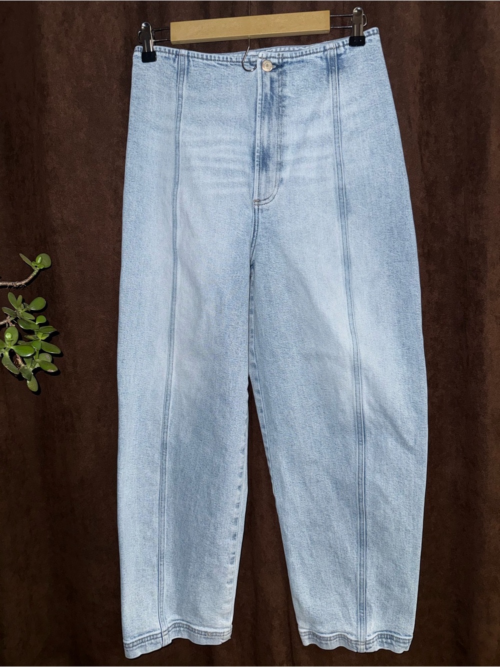 Pistola Blair High Rise Seamed Barrel  in the light-wash colorway "Pristine". - Picture 3 of 5